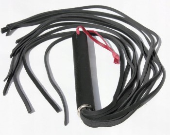 DŁUGI CZARNY SKÓRZANY PEJCZ Z MASYWNĄ RĄCZKĄ